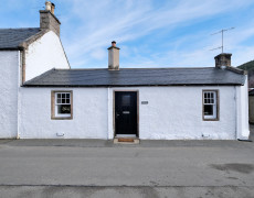 1 Sunnyside Cottage Dee Street 31 23 8345