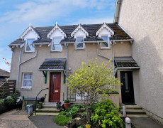 1Huntly Mews 18 23 7982