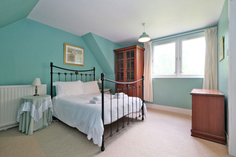 Glenbardie House, 42 Braemar Road, Ballater, AB35 5RQ Mackinnons