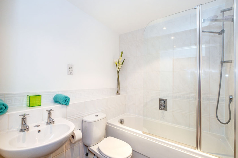 226d Gordon House, North Deeside Road, Peterculter Mackinnons Solicitors