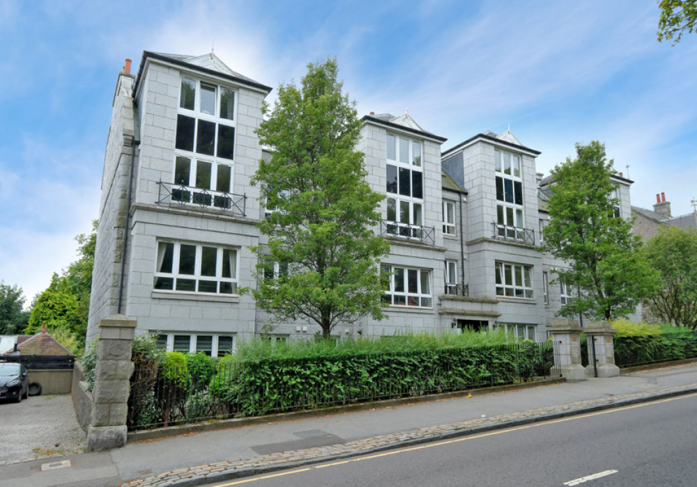 37J Kings Gate, Aberdeen, AB15 4EL Mackinnons Solicitors