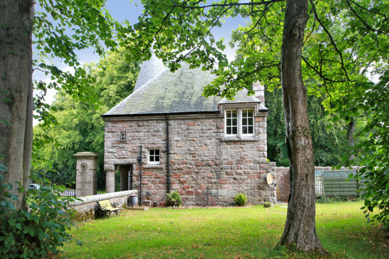 South Lodge, Ballater Road, Aboyne Mackinnons Solicitors