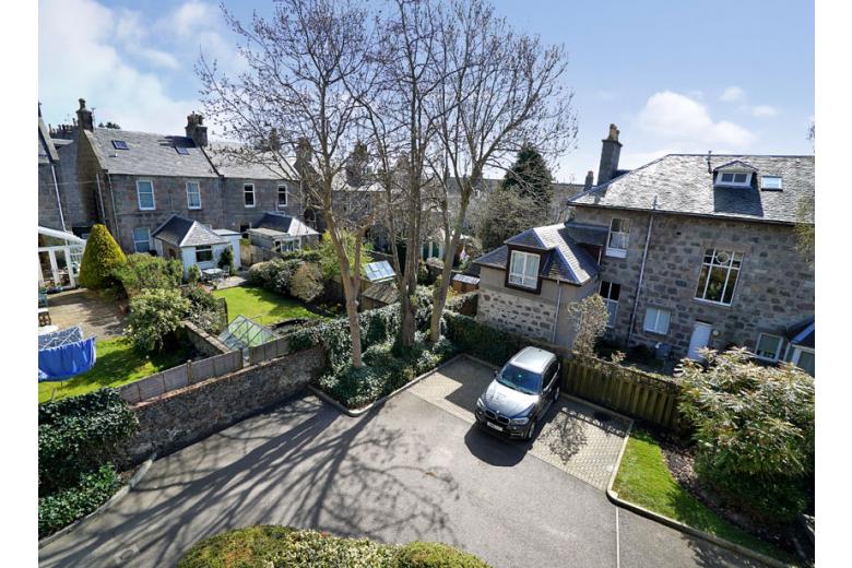 109E Broomhill Road, Aberdeen AB10 6JB Mackinnons Solicitors